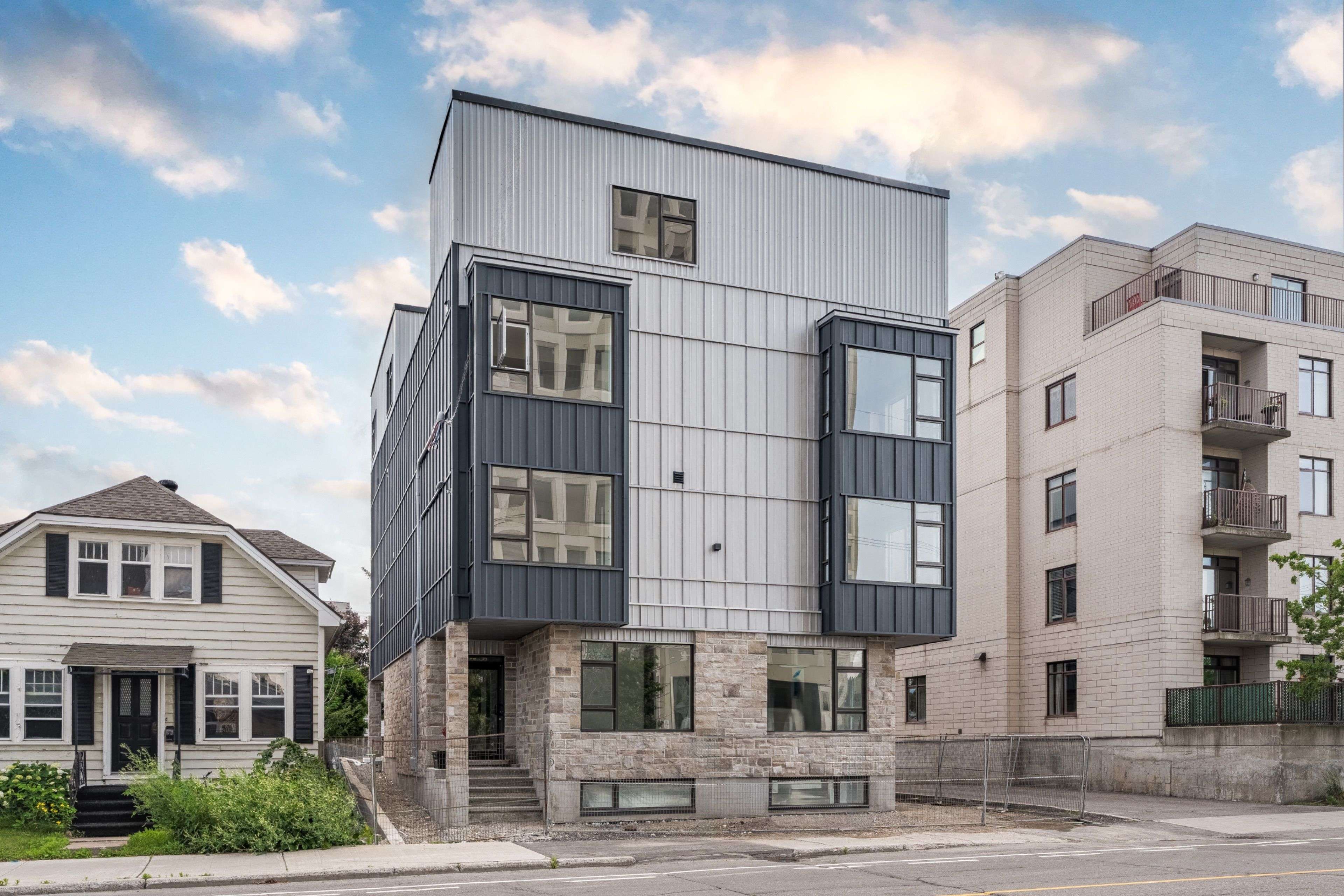 Vanier And Kingsview Park, ON K1L 6R2,10 MCARTHUR AVE #102