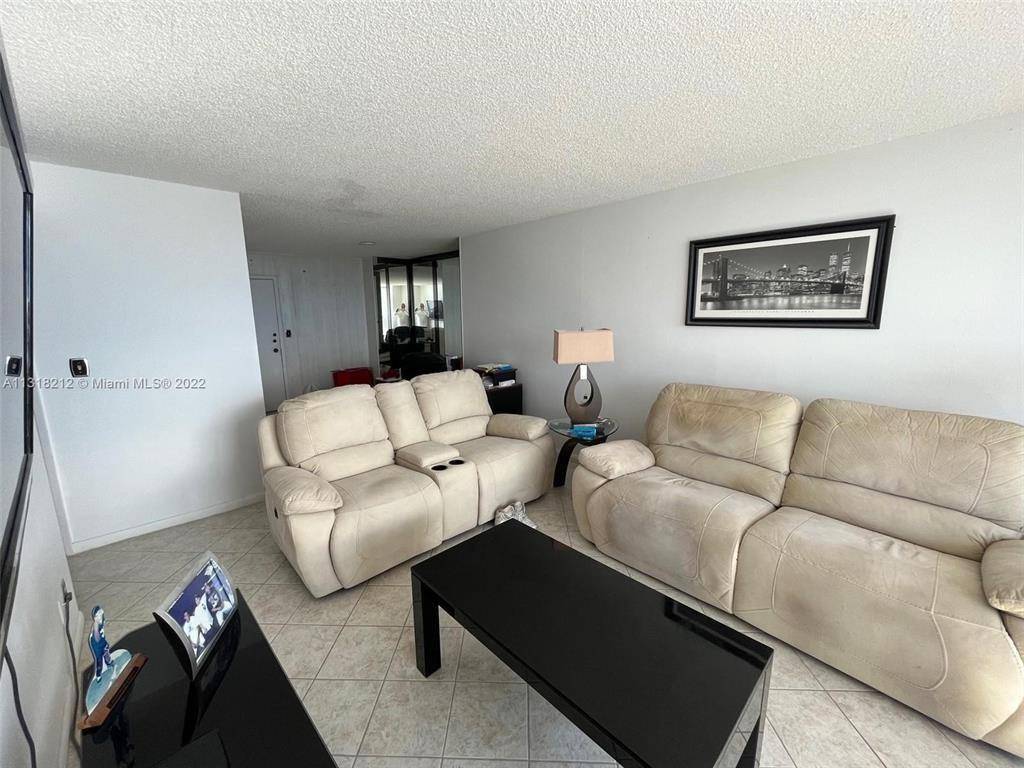 Pompano Beach, FL 33062,111 Briny Ave #27-04