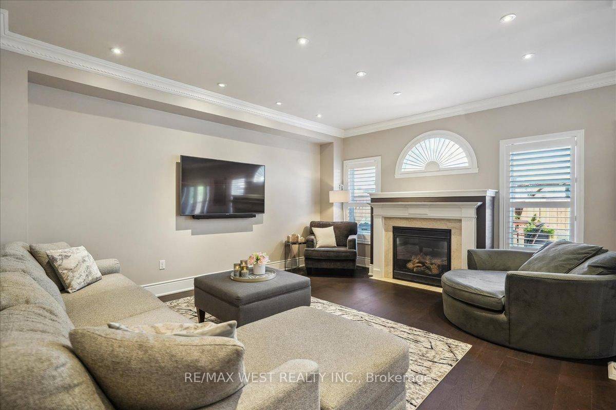 Vaughan, ON L4H 0J4,206 Shelbourne DR