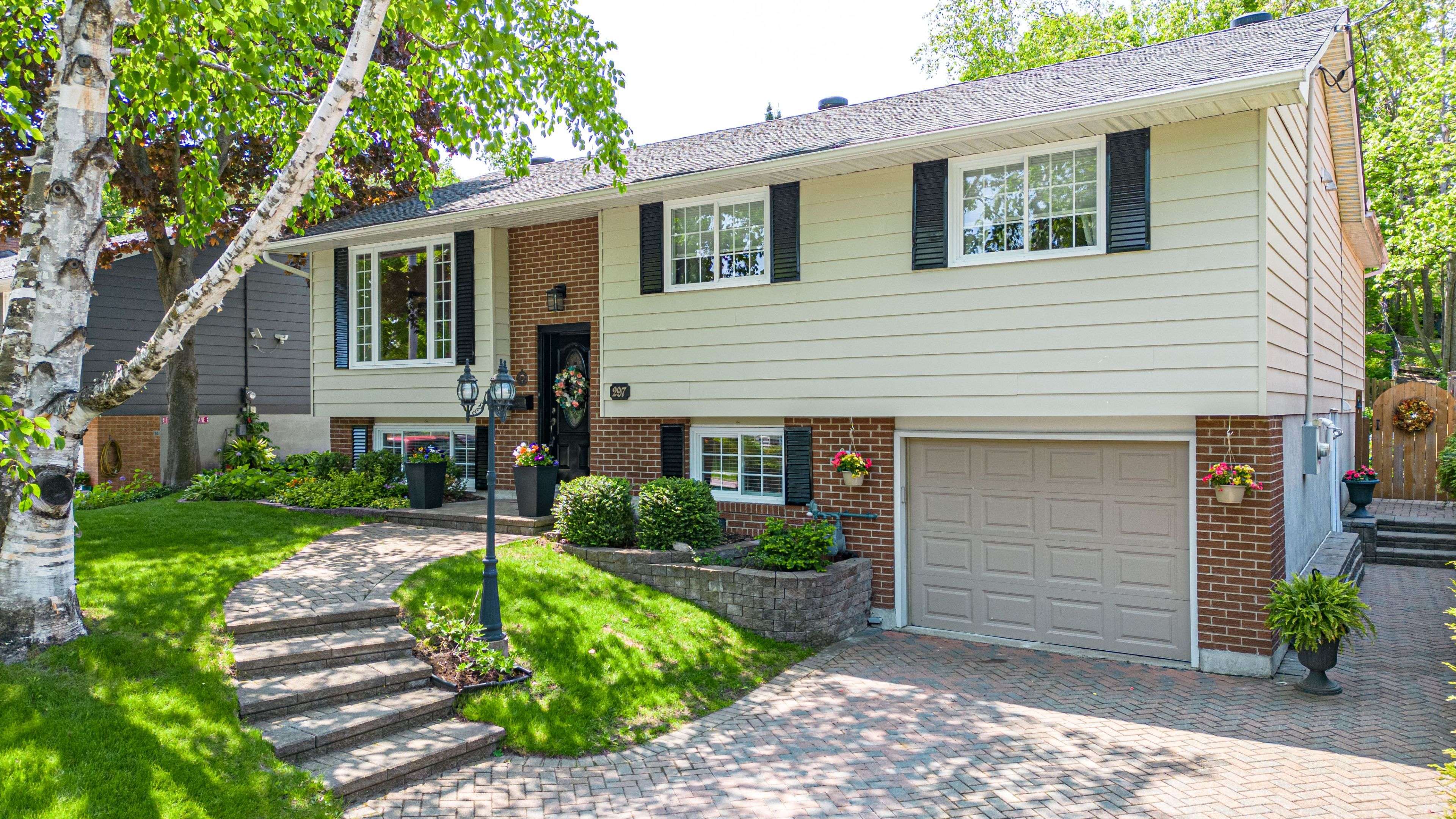 Orillia, ON L3V 4W1,297 Matchedash ST N
