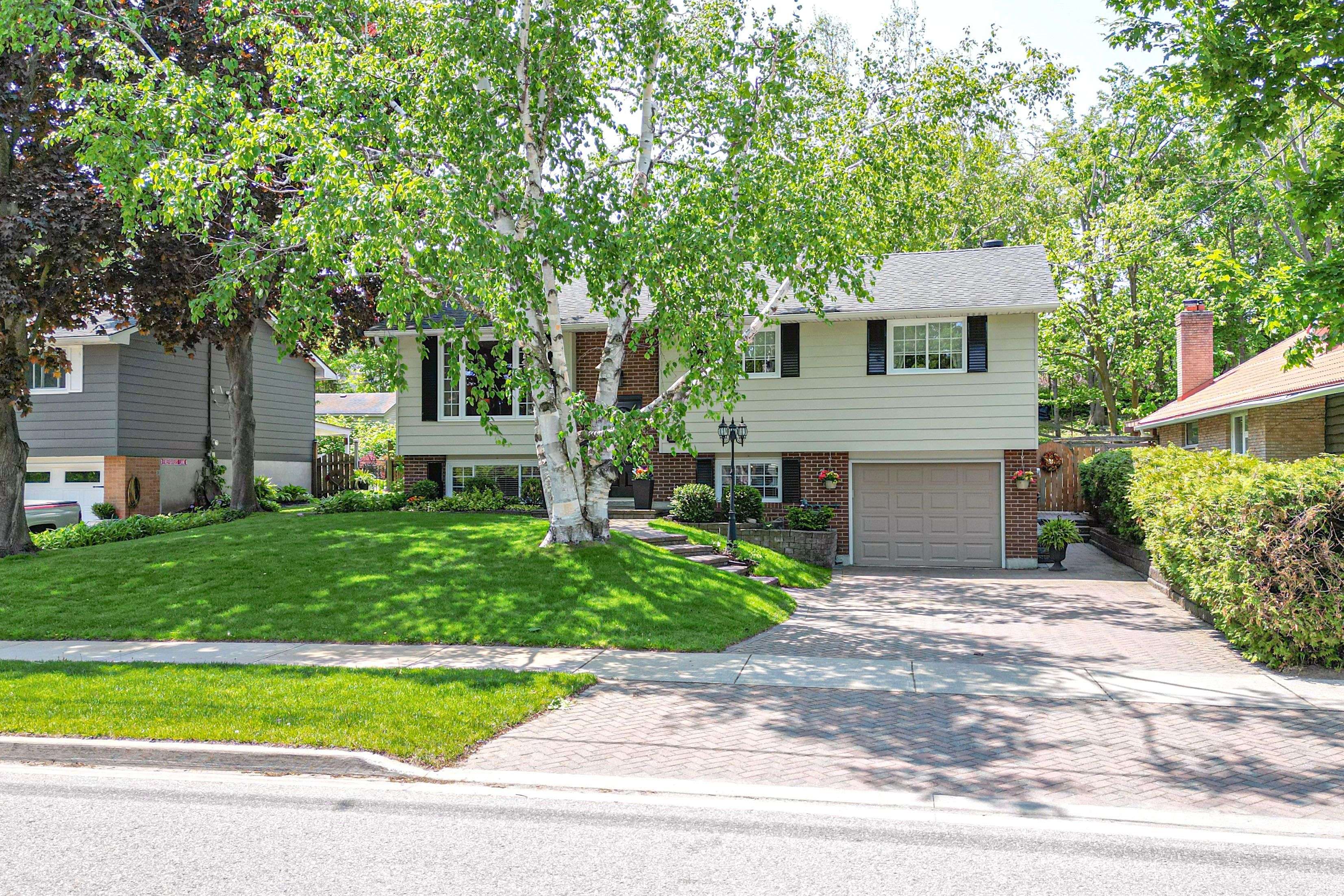 Orillia, ON L3V 4W1,297 Matchedash ST N