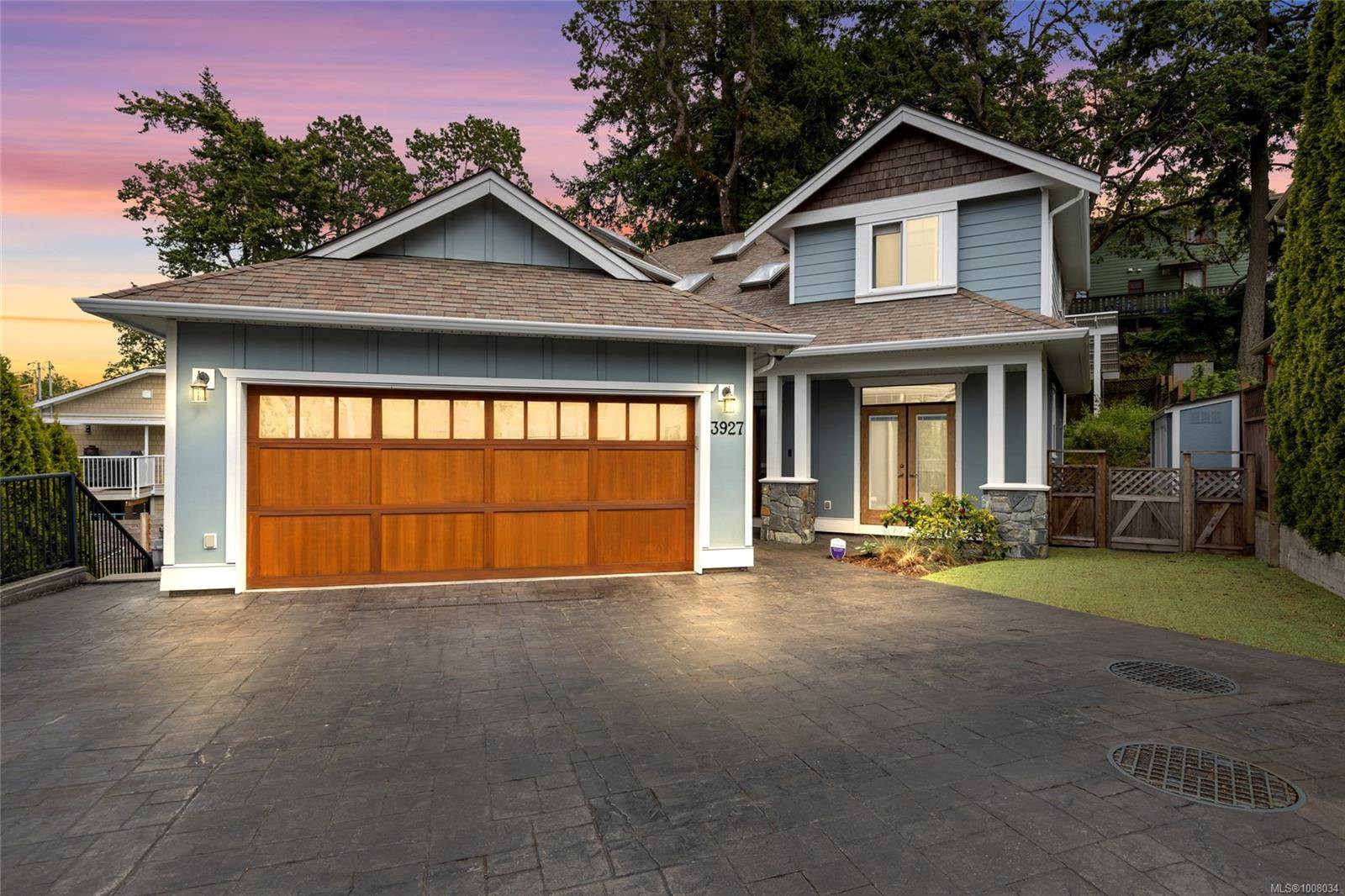 Saanich, BC V8P 0A2,3927 Druce Lane