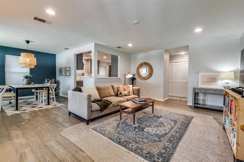 Dallas, TX 75224,906 Elmdale Place