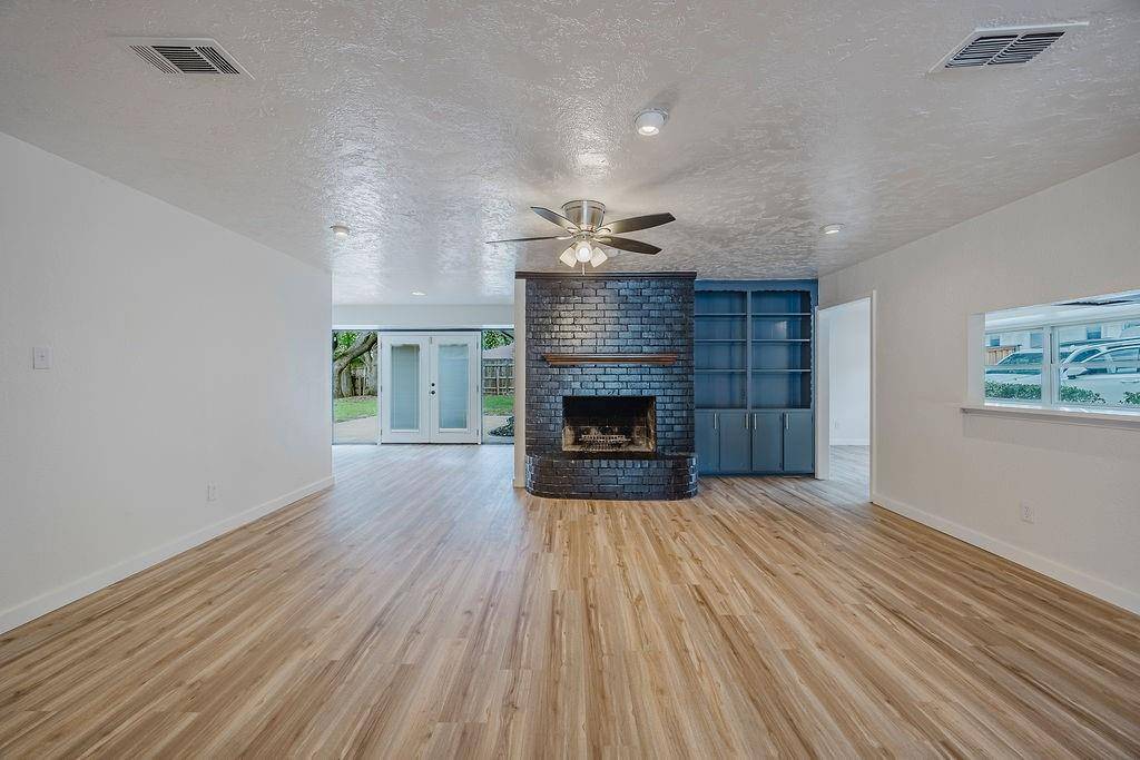 Fort Worth, TX 76133,6509 S Hulen Street