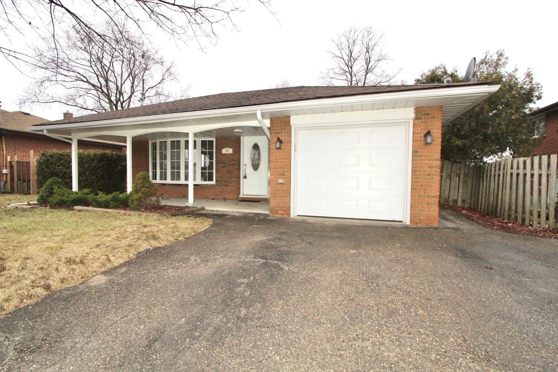 Whitby, ON L1N 2A8,929 Crocus CRES #Main