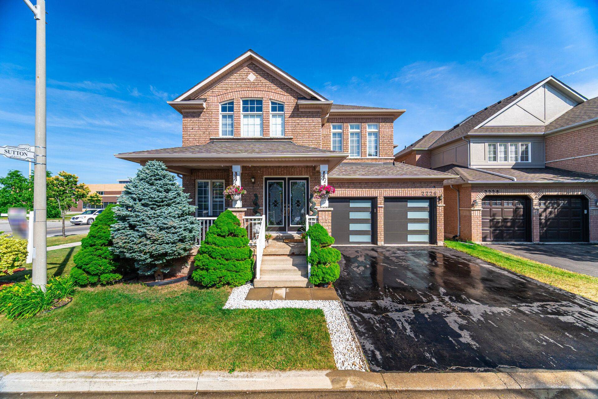 Burlington, ON L7L 7K3,2226 Viking CRES