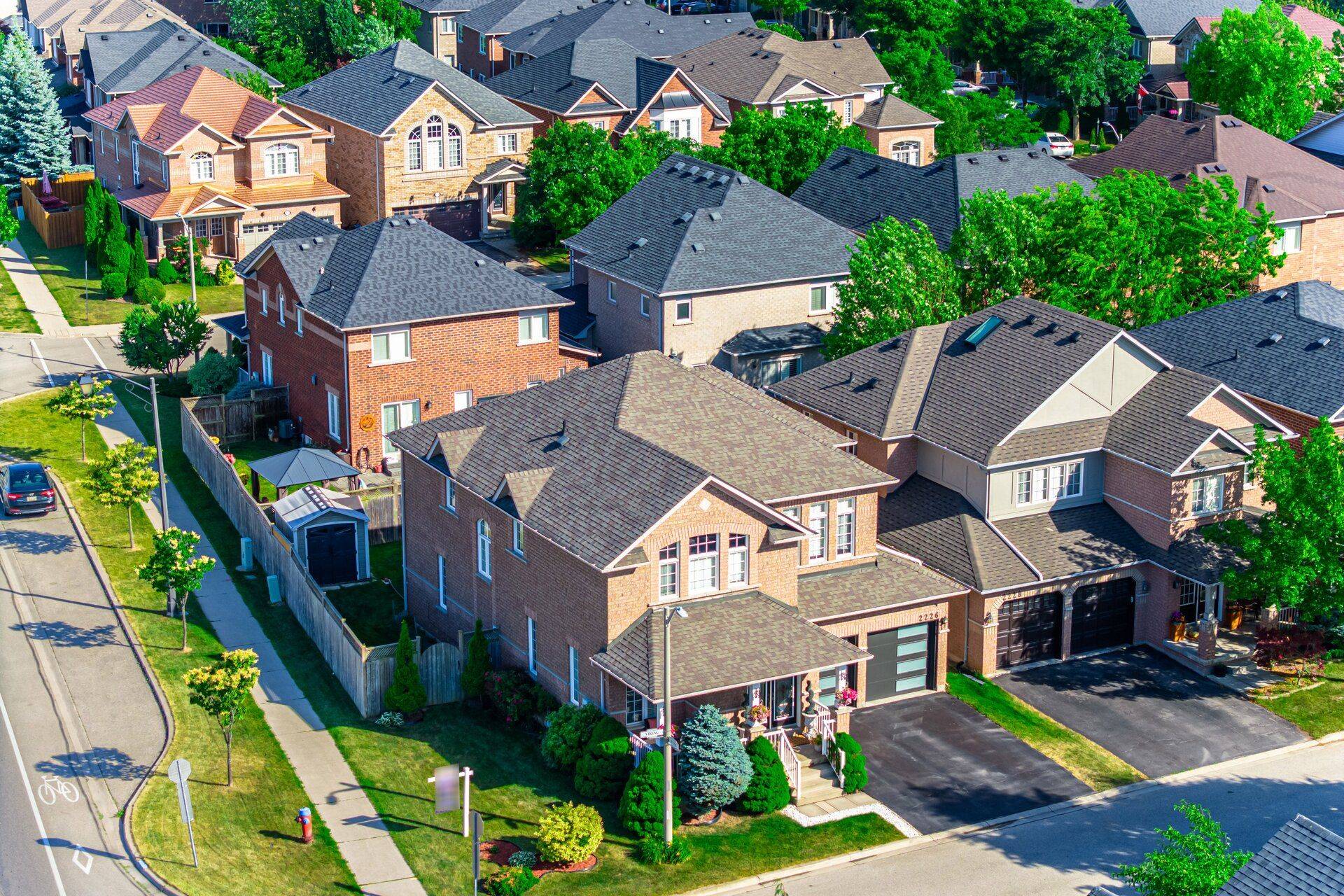 Burlington, ON L7L 7K3,2226 Viking CRES