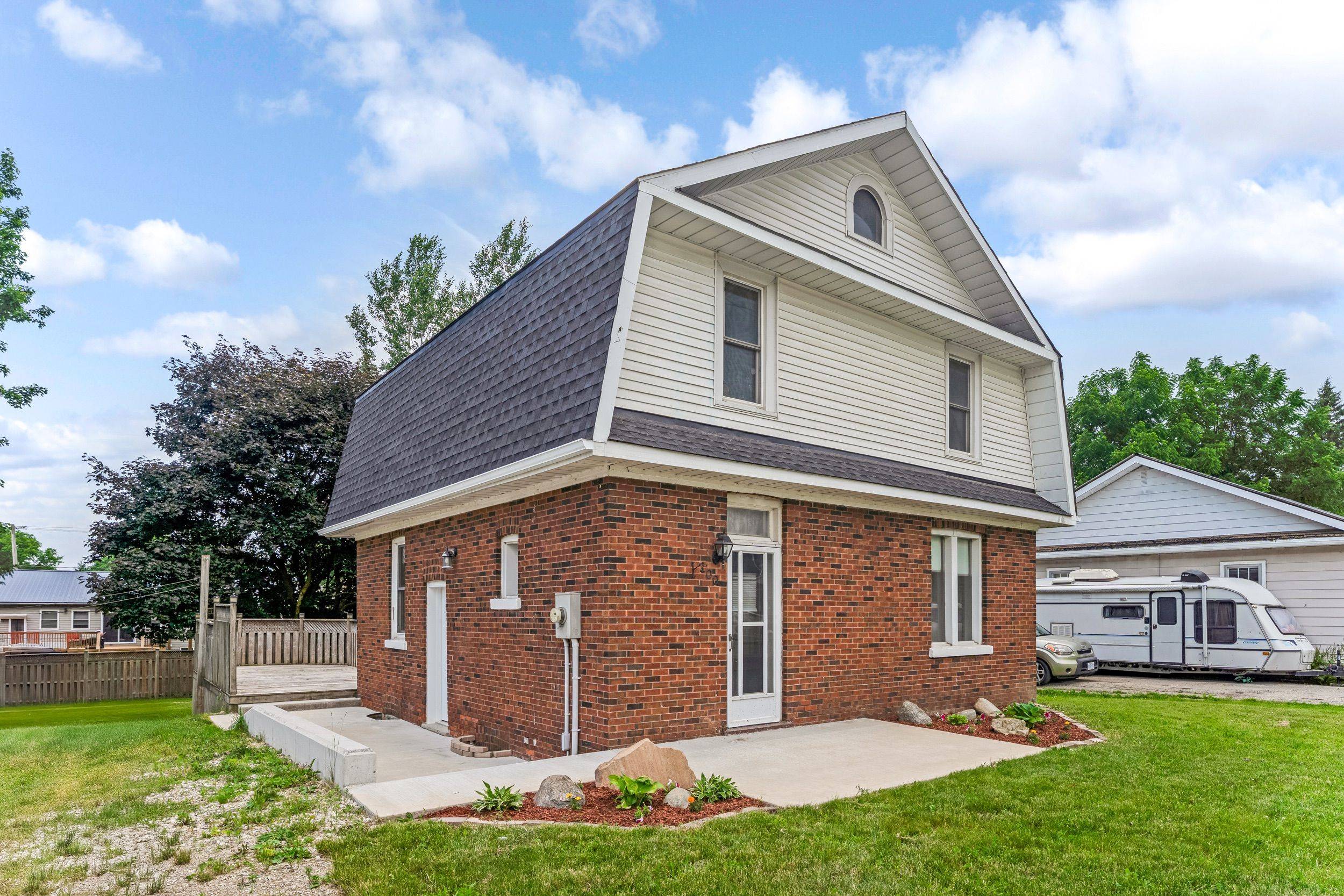 Minto, ON N0G 1Z0,200 Elora ST S