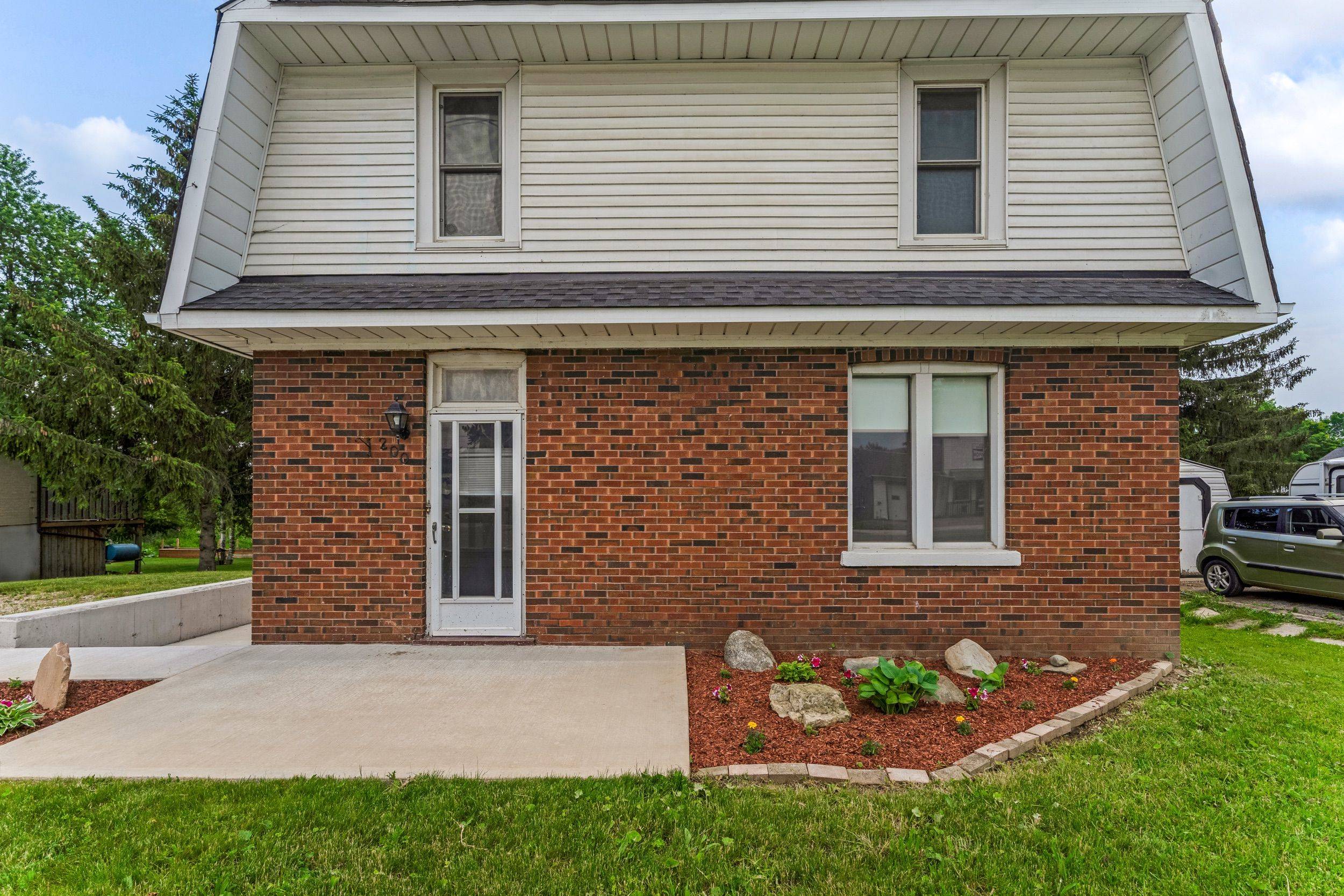 Minto, ON N0G 1Z0,200 Elora ST S