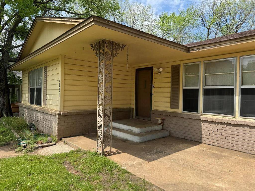 Denison, TX 75020,221 W Monterey Street