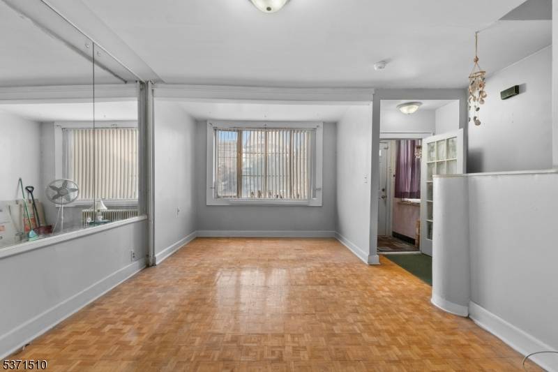 Jersey City, NJ 07304,106 Clendenny Avenue