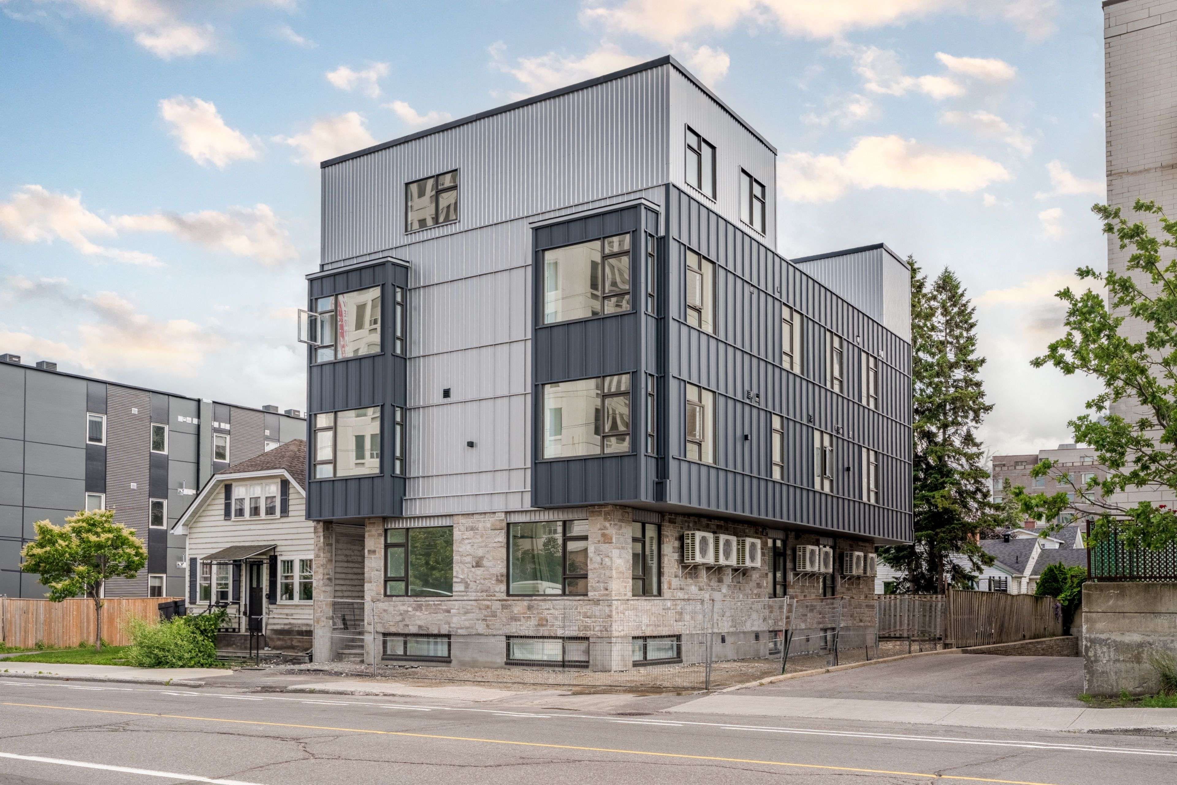 Vanier And Kingsview Park, ON K1L 6R2,10 MCARTHUR AVE #202
