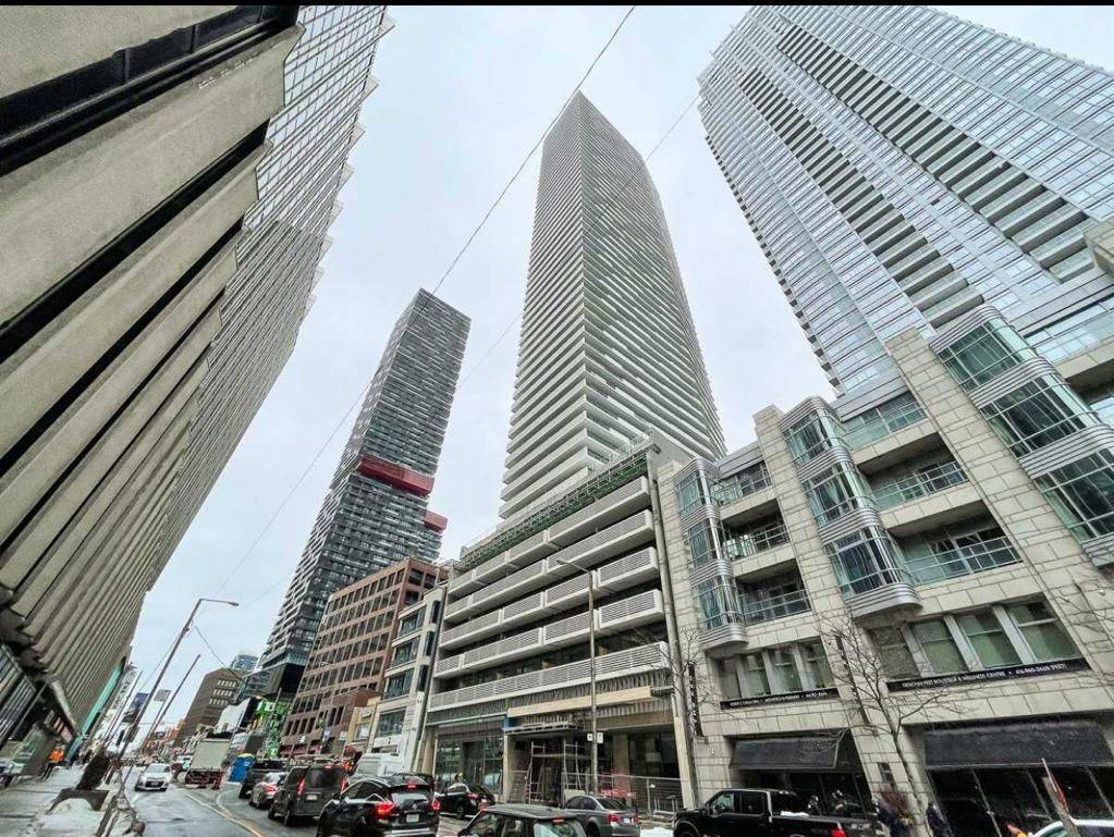 Toronto C10, ON M4S 0B8,2221 Yonge ST #512