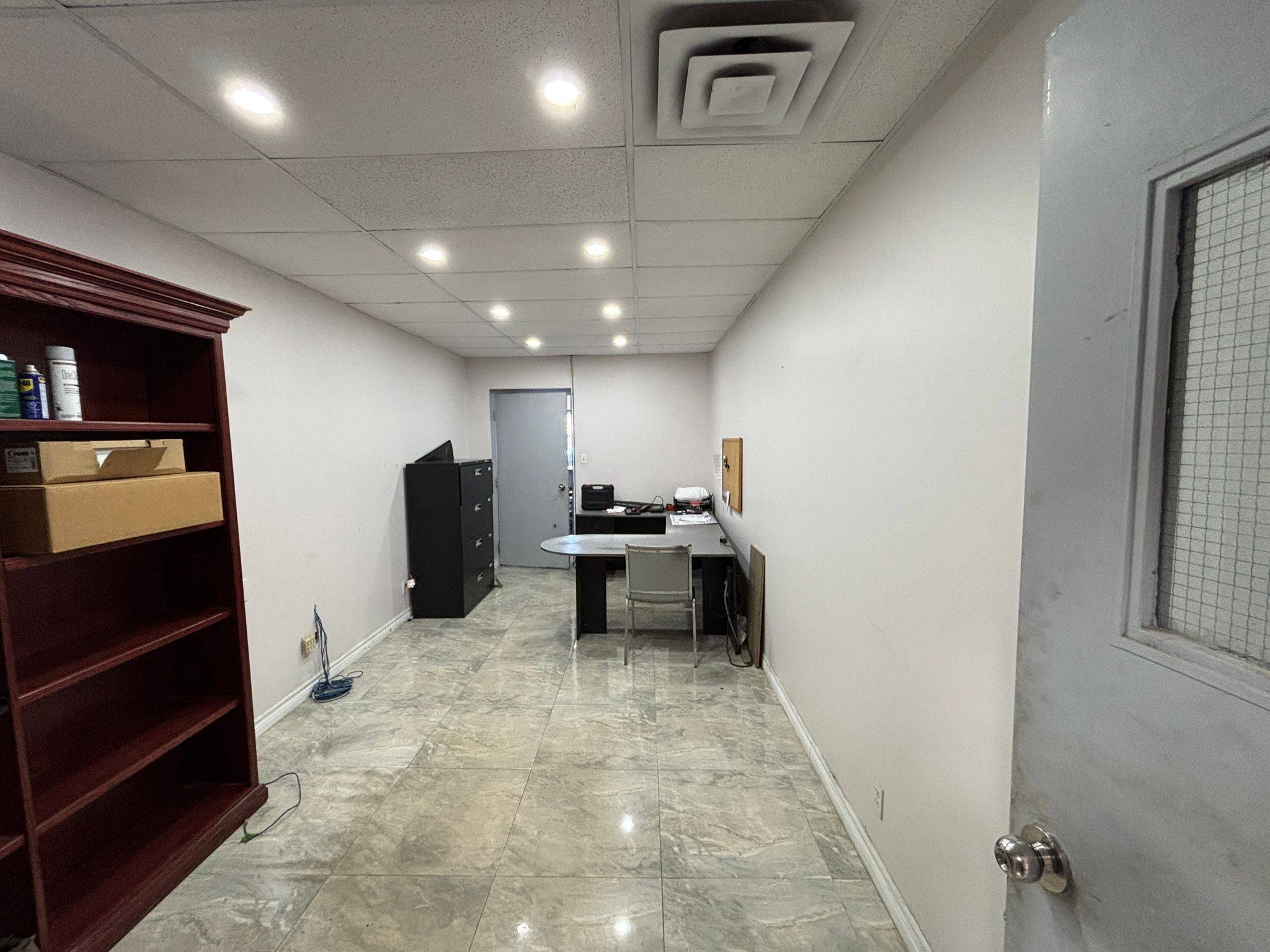Oakville, ON L6L 2X5,1135 Speers RD #A