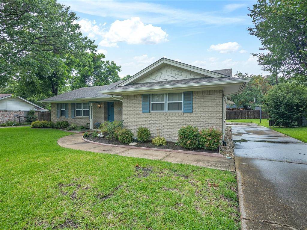 Ennis, TX 75119,1704 Charlottesville Drive
