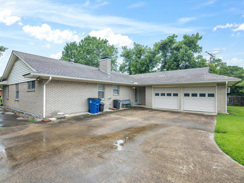 Ennis, TX 75119,1704 Charlottesville Drive