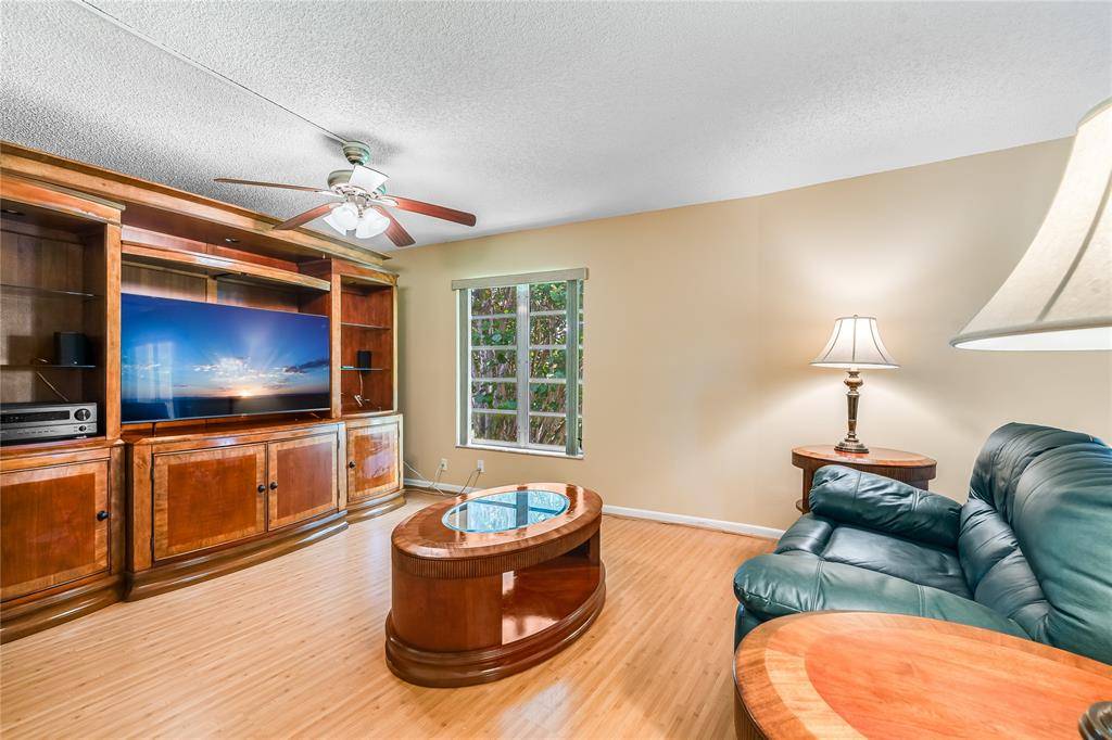 Pembroke Pines, FL 33025,271 S Hollybrook Dr #304