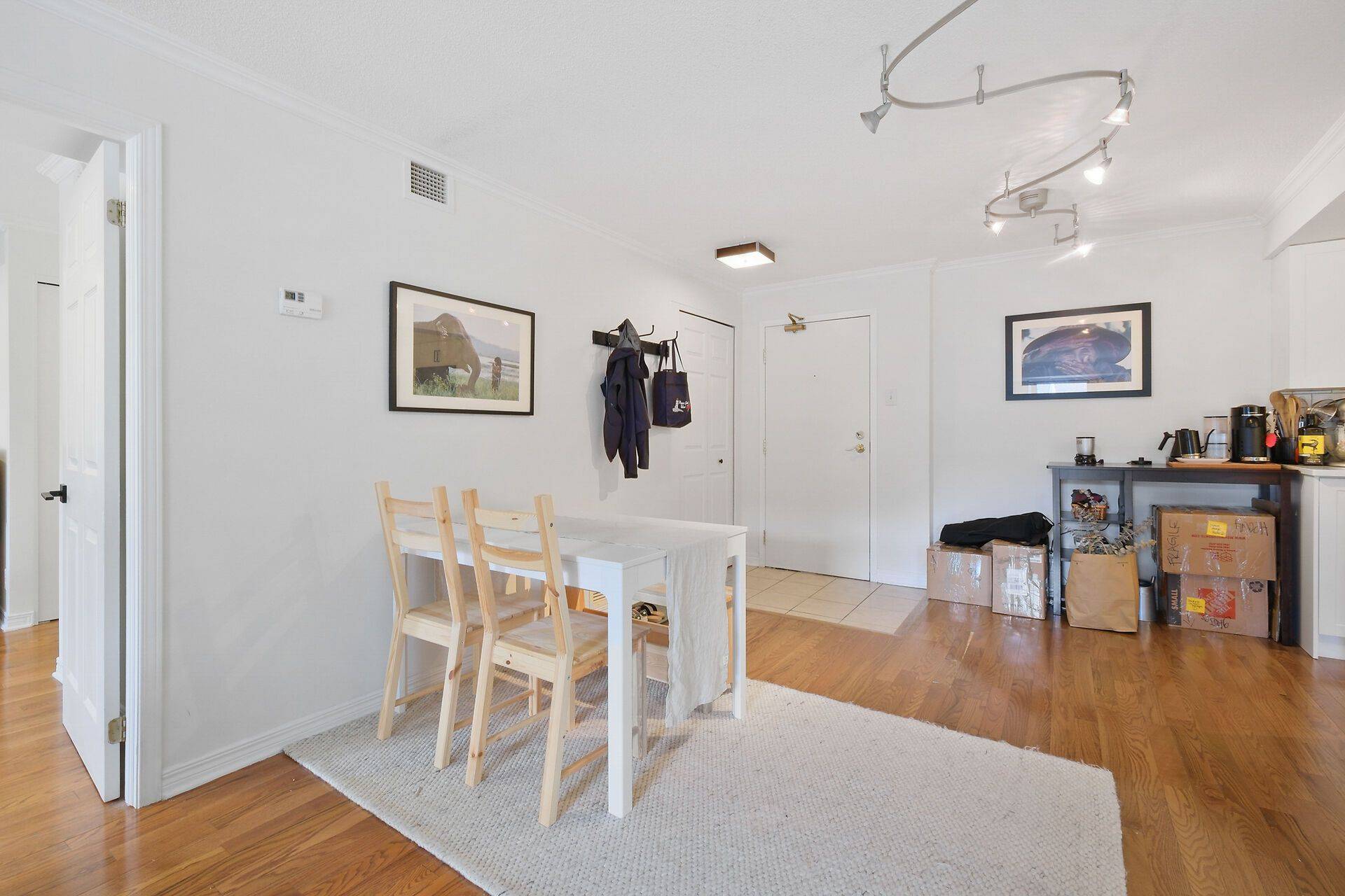 Ottawa Centre, ON K2P 2P5,429 SOMERSET ST W #307