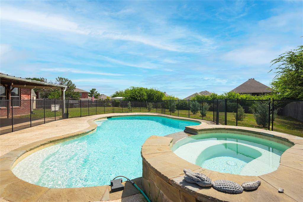 Justin, TX 76247,905 Hillside Circle