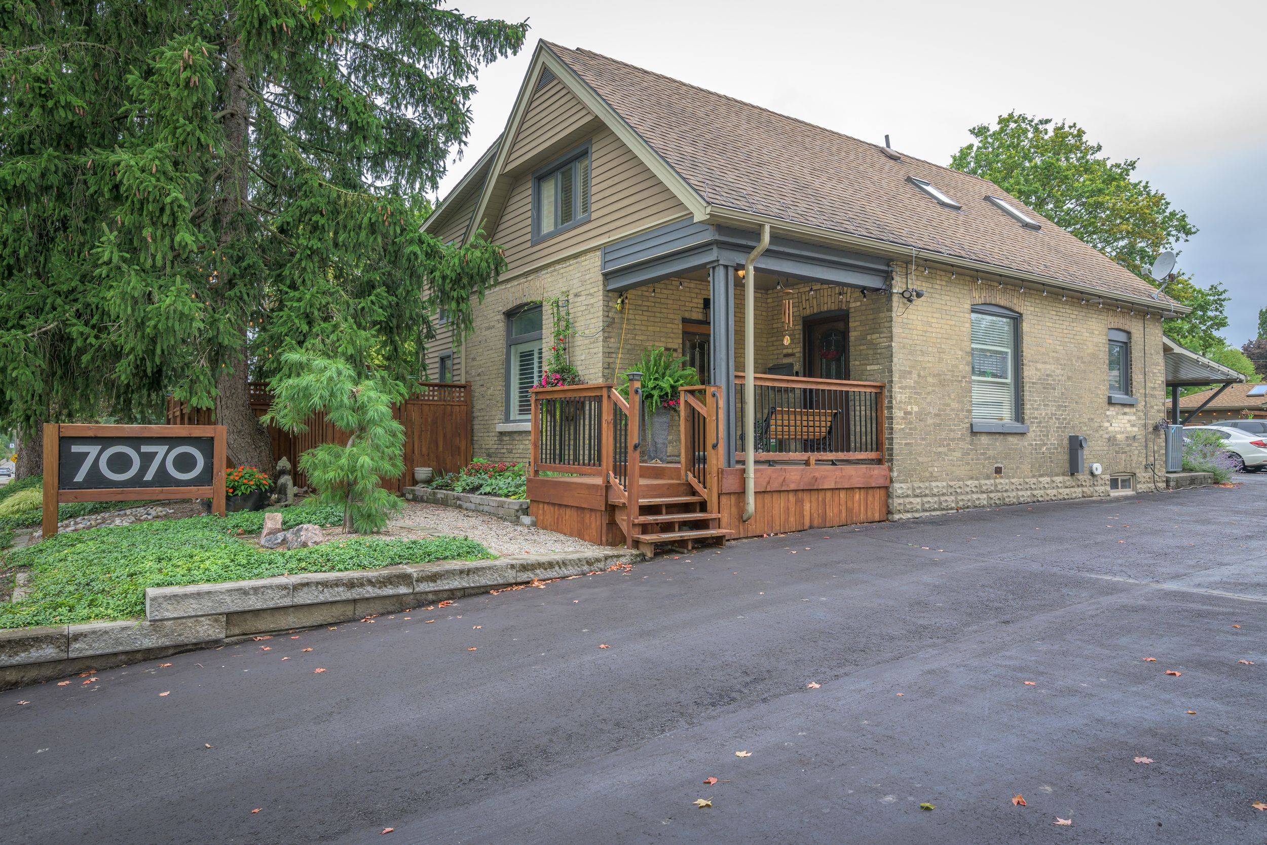 London South, ON N6P 1P9,7070 LONGWOODS RD