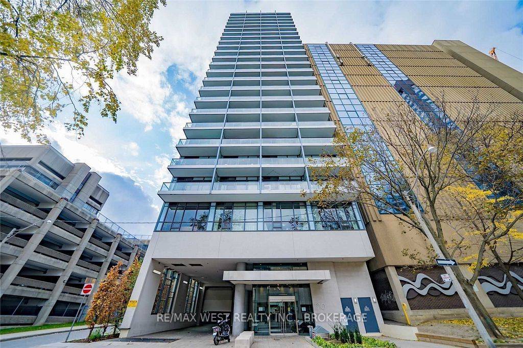 Toronto C01, ON M5T 0A9,210 Simcoe ST #504