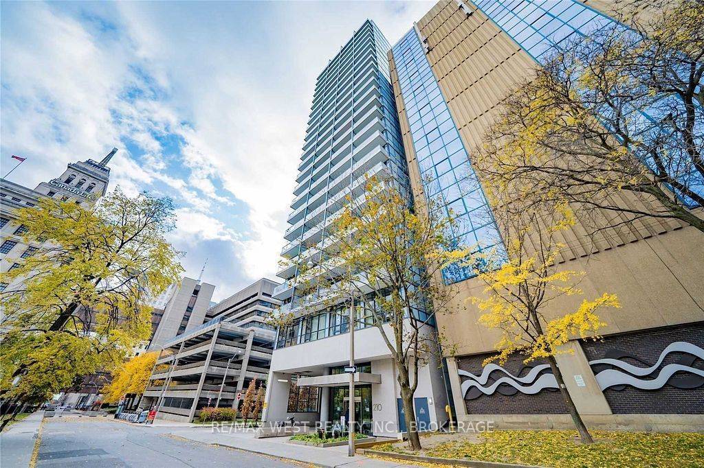 Toronto C01, ON M5T 0A9,210 Simcoe ST #504