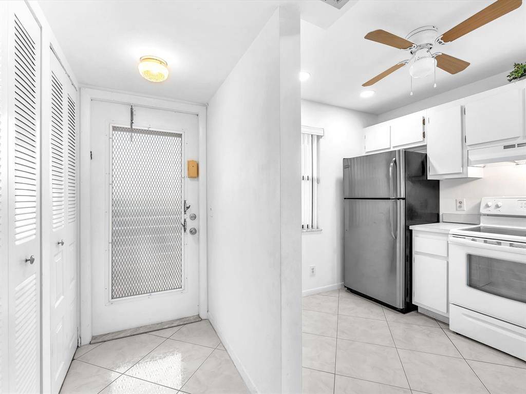 Sunrise, FL 33322,10405 Sunrise Lakes Blvd #304