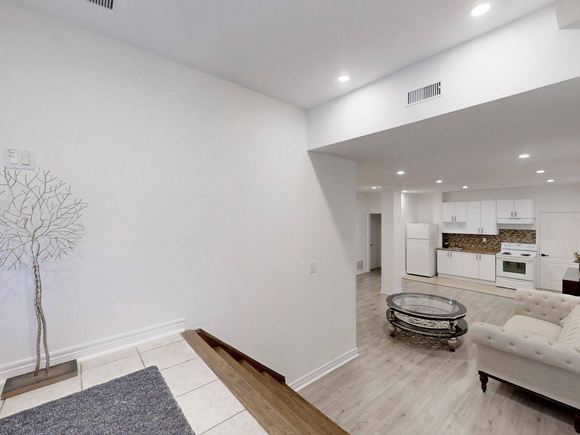 Richmond Hill, ON L4C 0E6,138 Larratt LN #Basement