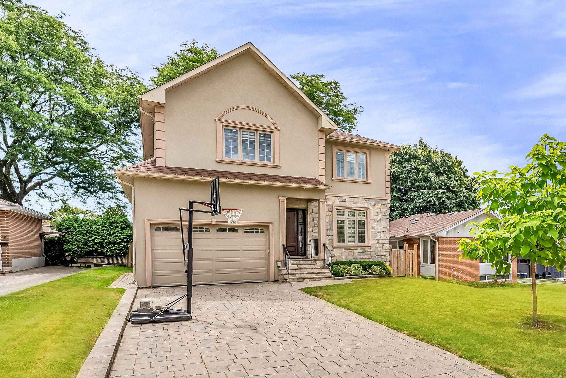 Toronto C13, ON M3A 1G9,27 Caronport CRES