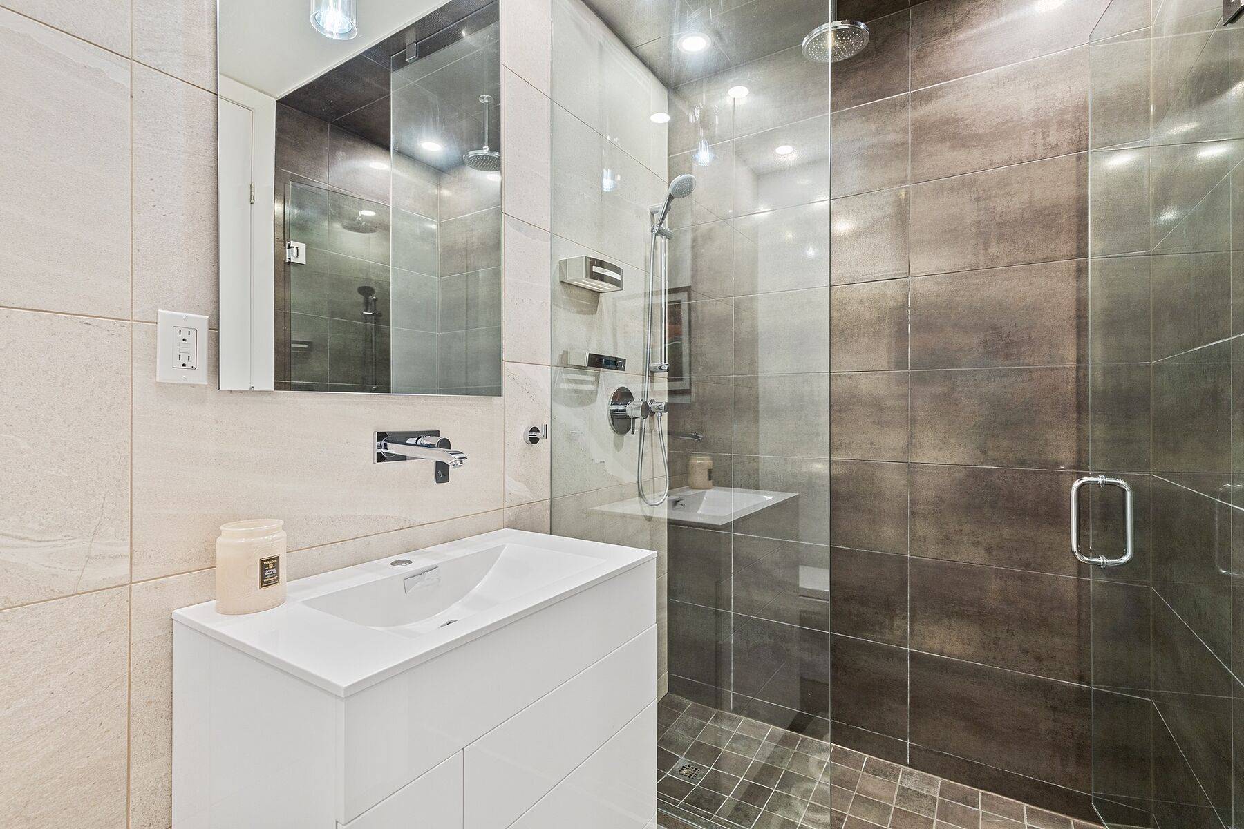 Toronto C01, ON M5V 1H6,20 Stewart ST #706