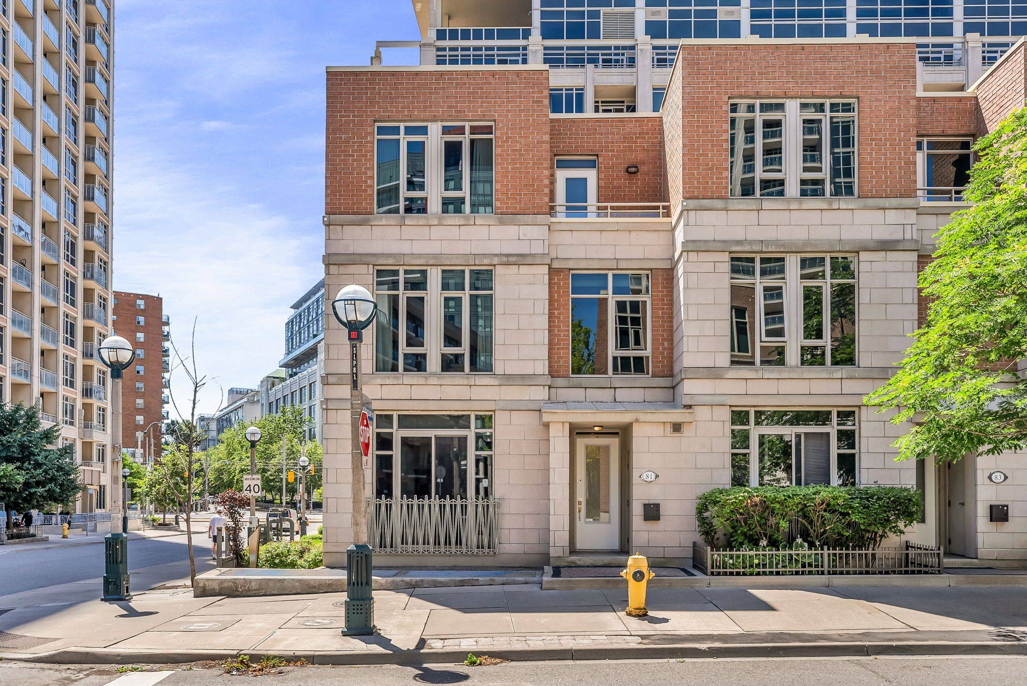 Toronto C01, ON M5V 1P4,81 Sloping Sky Mews #Townhouse 7