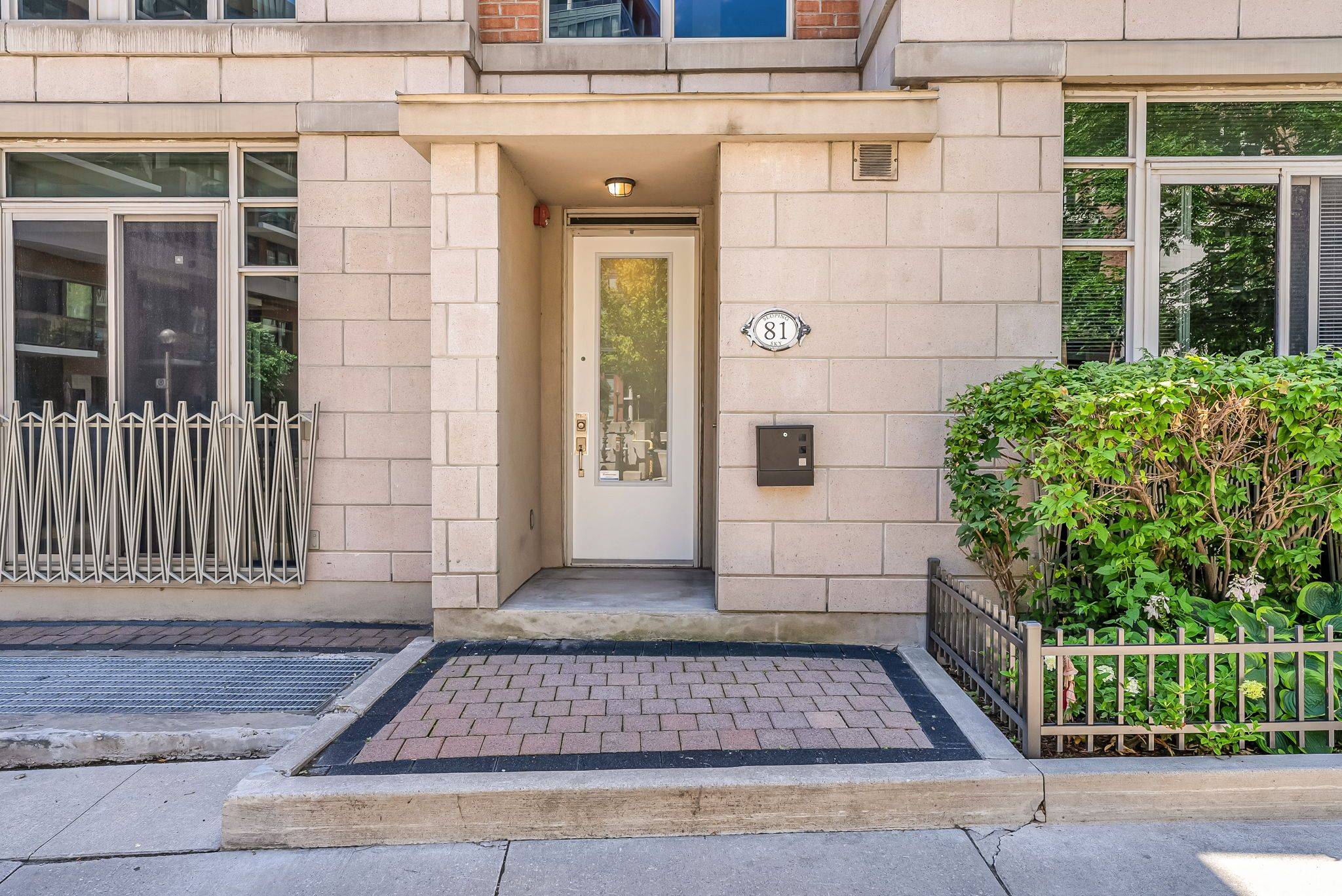 Toronto C01, ON M5V 1P4,81 Sloping Sky Mews #Townhouse 7