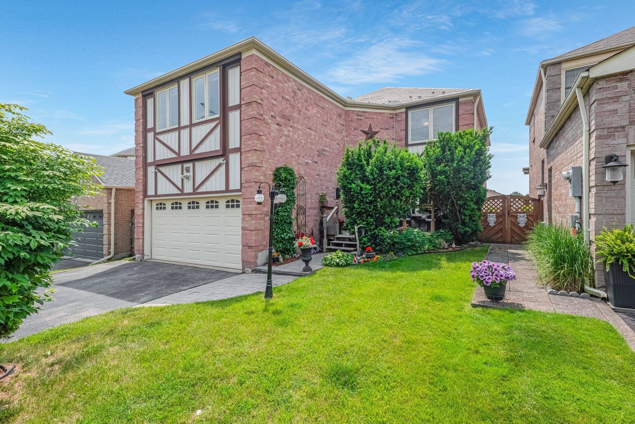 Pickering, ON L1X 1R2,1064 Maury CRES
