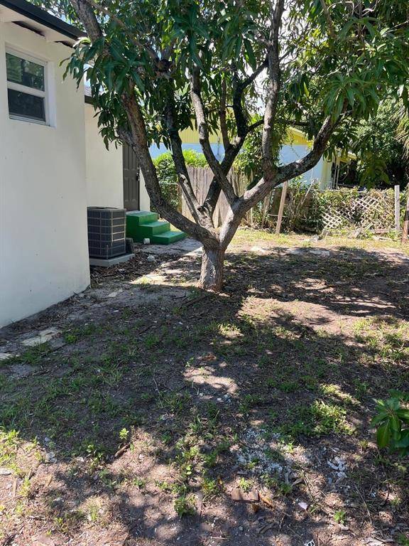 Riviera Beach, FL 33404,648 W 10th St