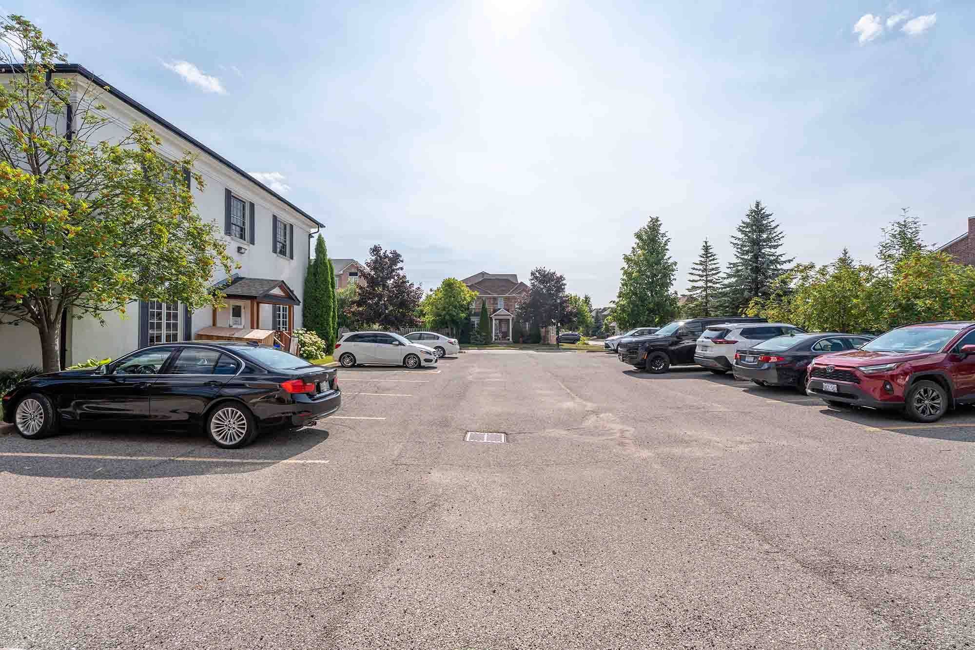Newmarket, ON L3X 2H5,83 Dawson Manor BLVD