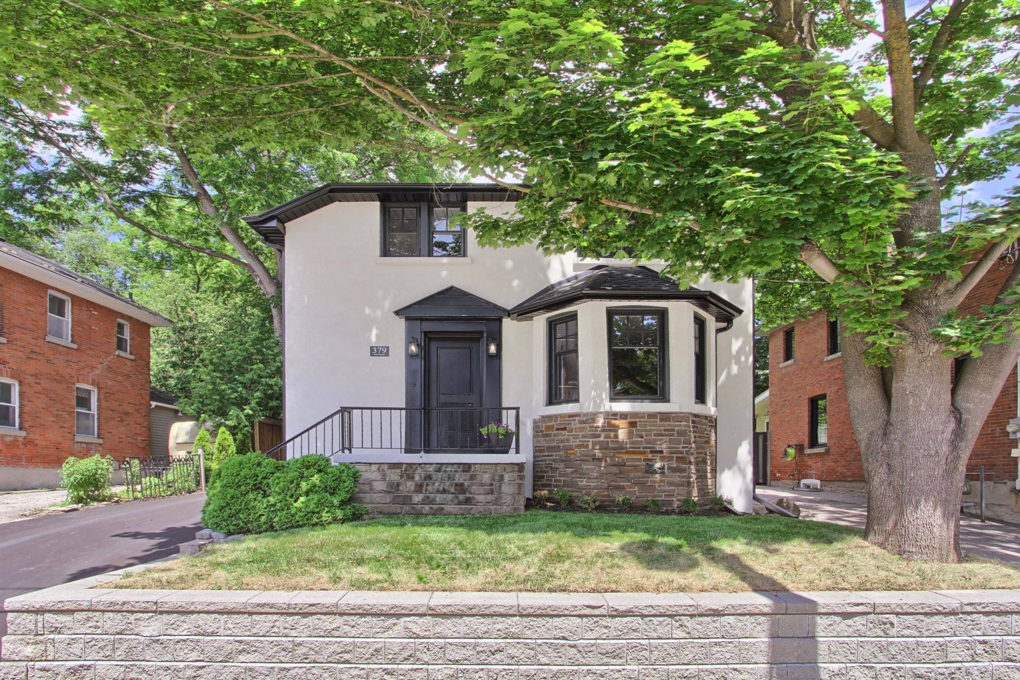Newmarket, ON L3Y 1V6,379 Park AVE