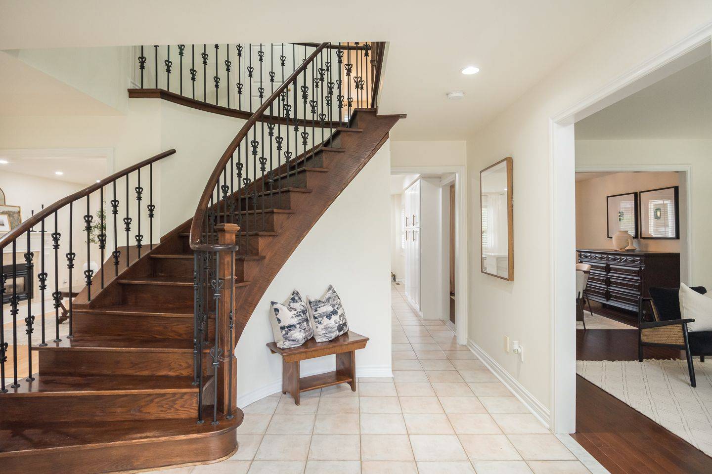 Oakville, ON L6H 4Z1,1220 Grandview DR