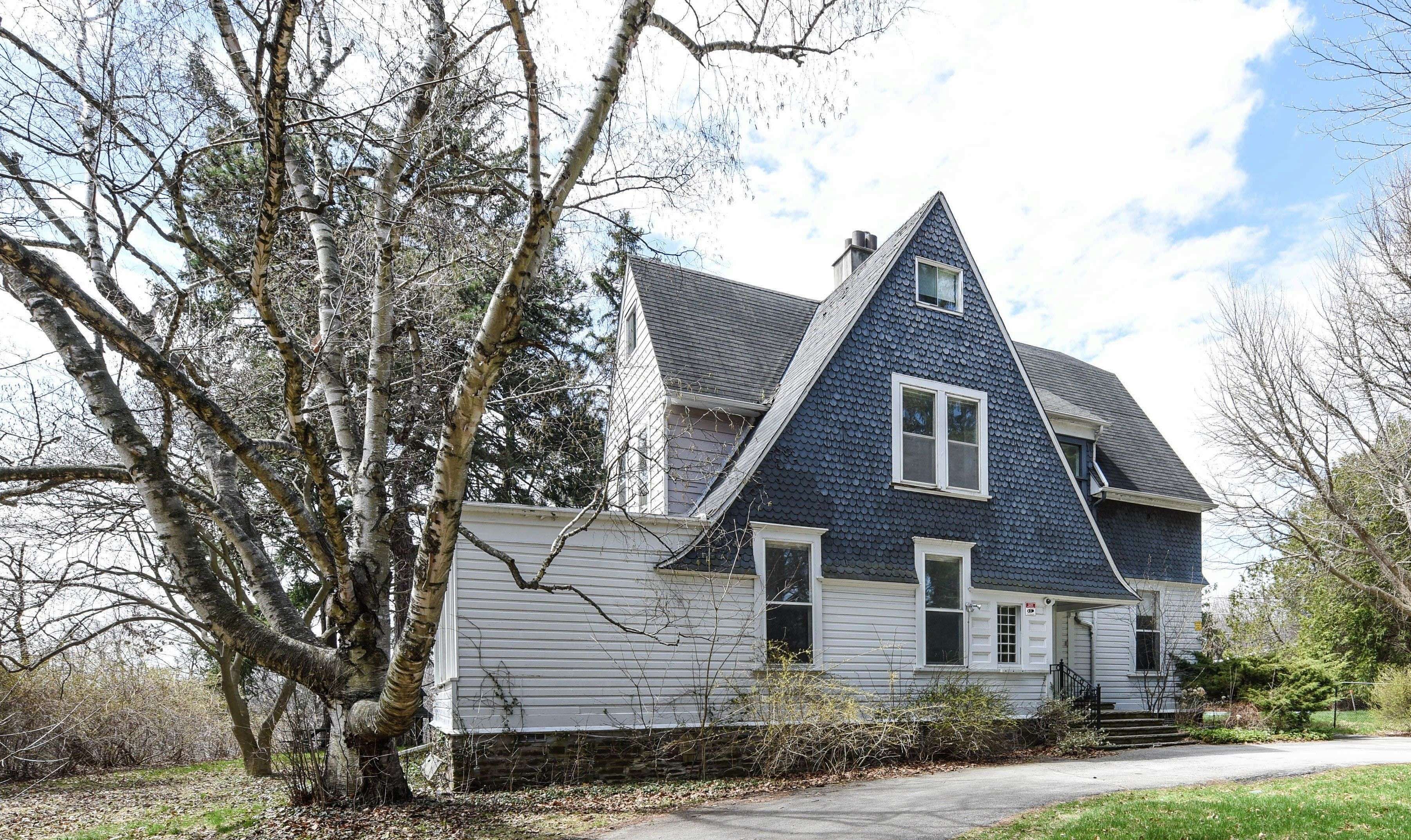 Oakville, ON L6H 1W5,1042 Sixth Line
