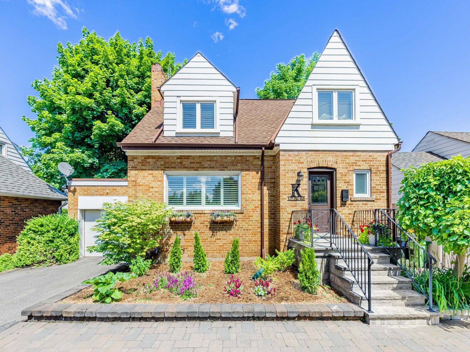 Toronto W08, ON M9B 3L7,1041 Kipling AVE
