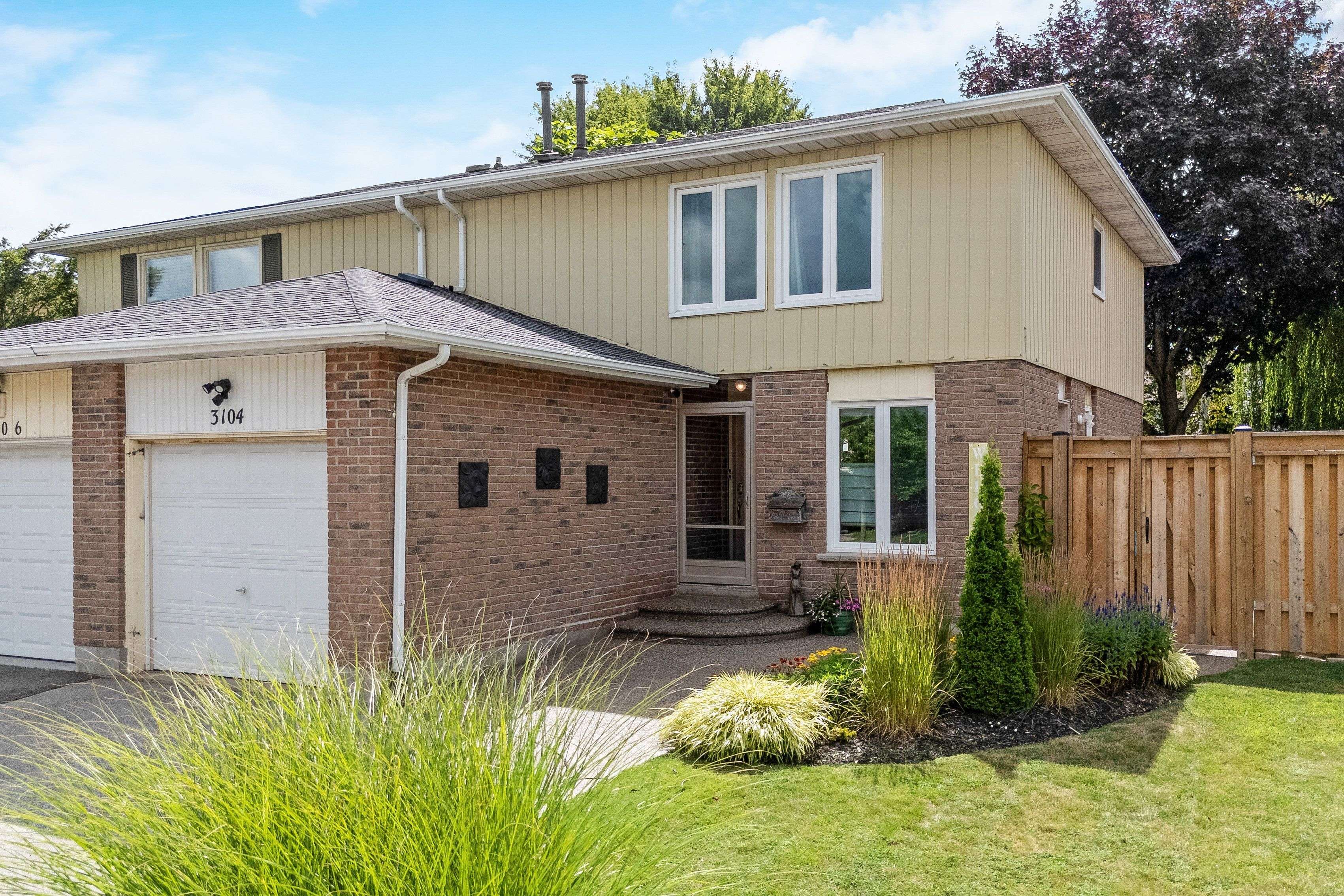 Burlington, ON L7M 1Y6,3104 Autumn Hill CRES