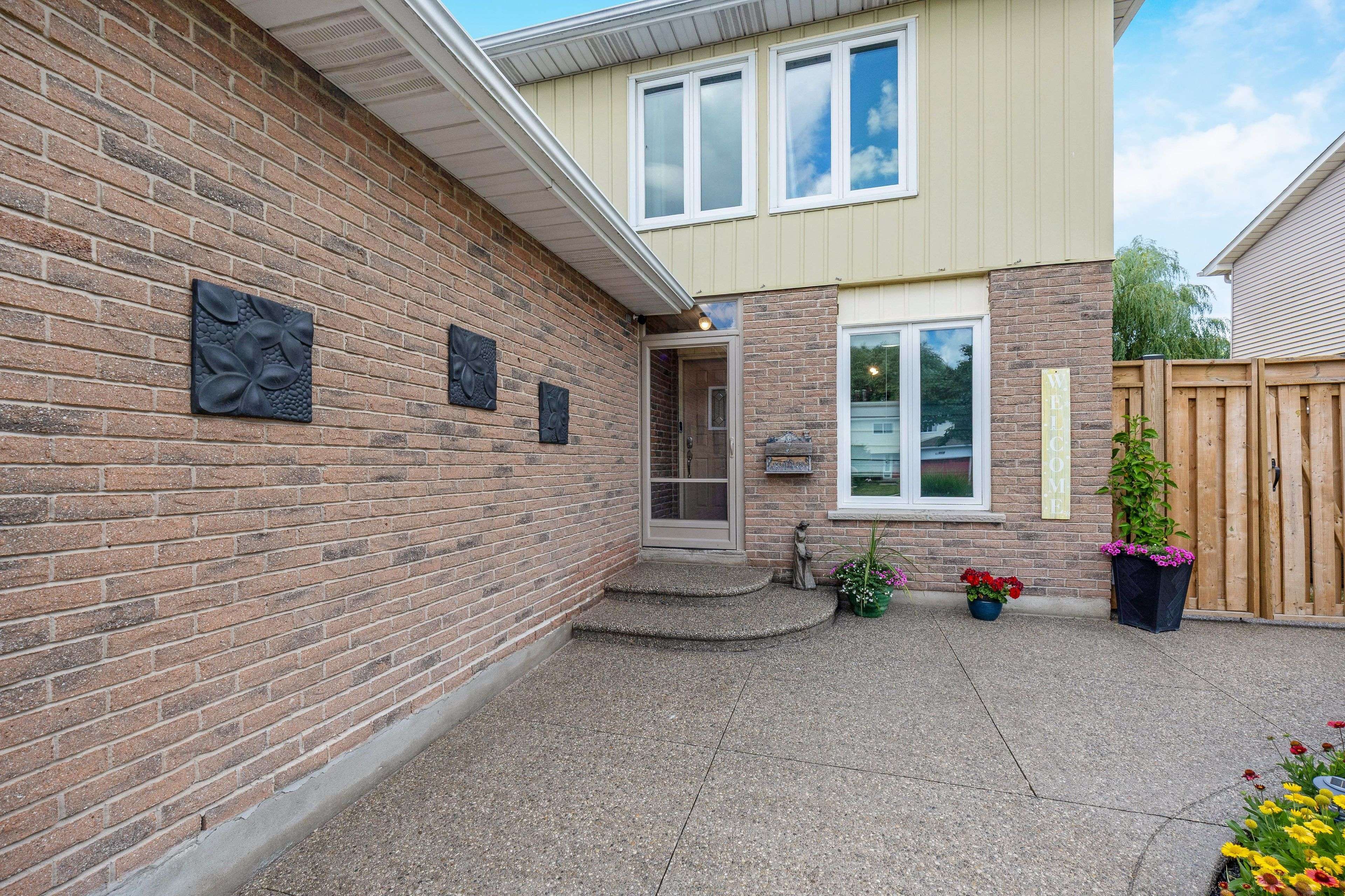 Burlington, ON L7M 1Y6,3104 Autumn Hill CRES