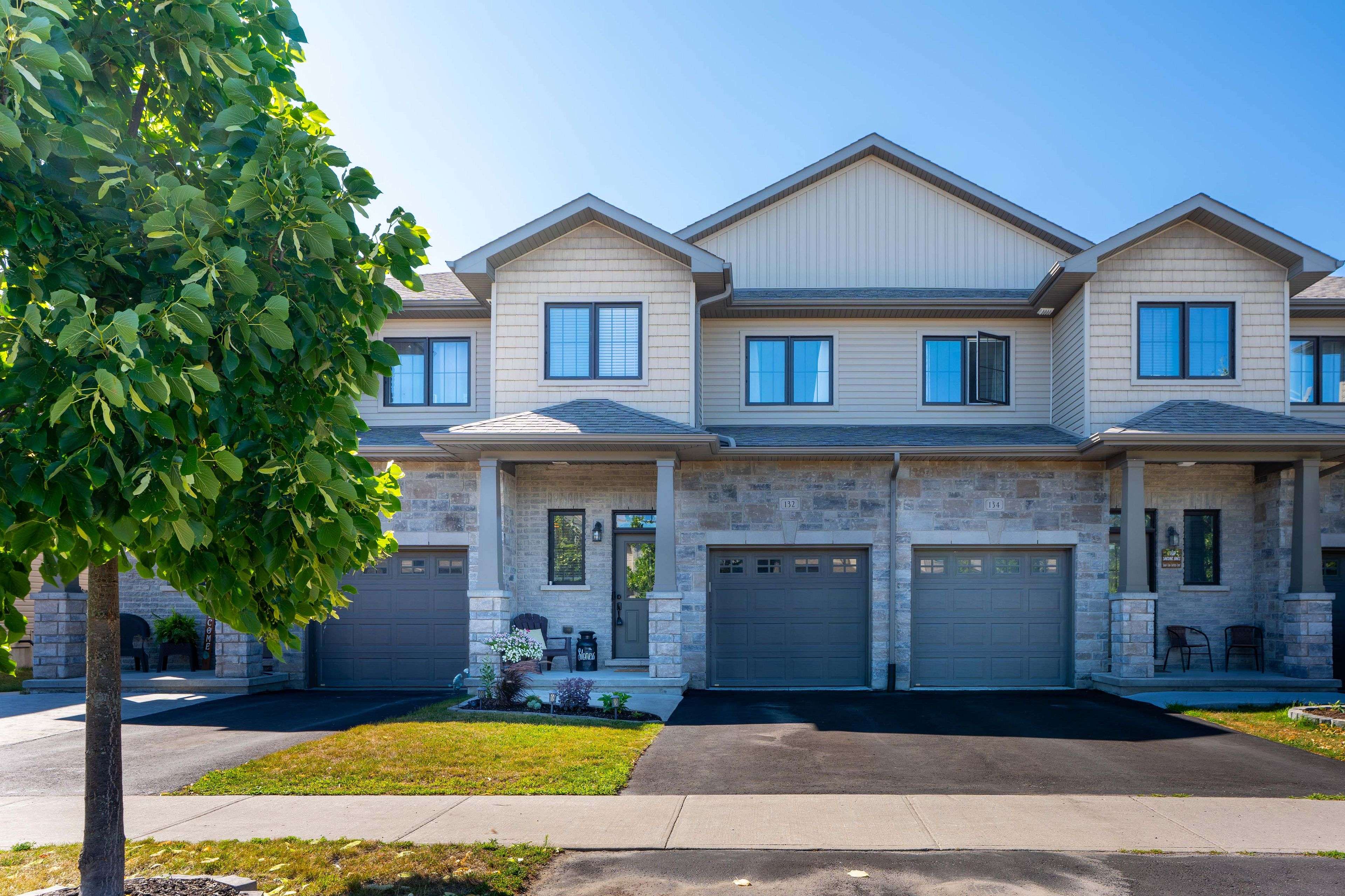 Loyalist, ON K7N 0A8,132 Simurda CT