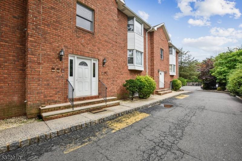 Summit City, NJ 07901,382 Morris Ave #3A
