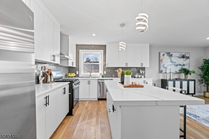Linden City, NJ 07036,937 Worth Ave #1
