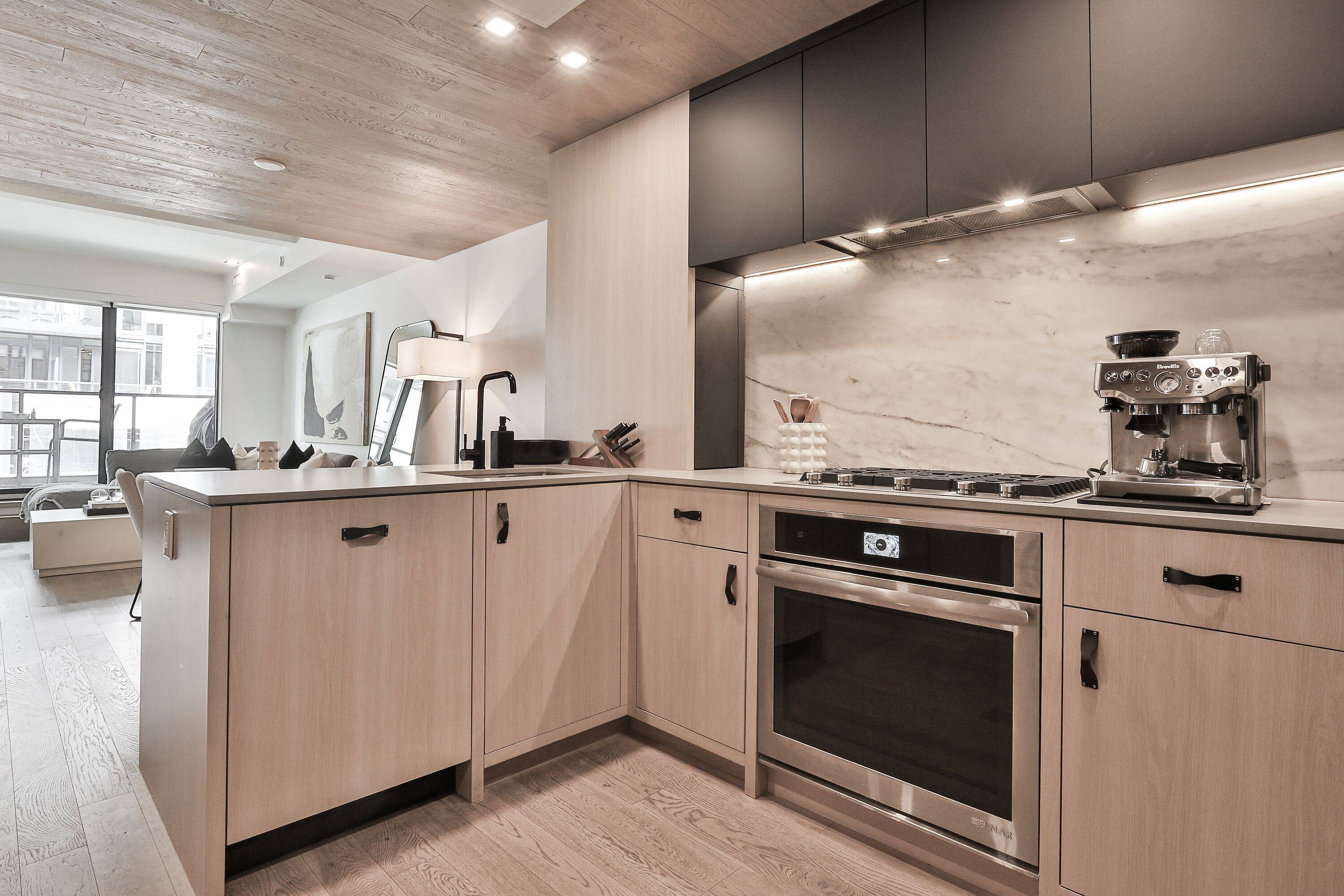 Toronto C01, ON M6J 3C2,45 Dovercourt RD #302