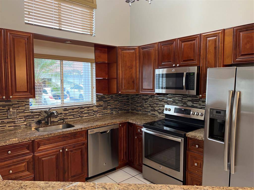 Margate, FL 33063,7568 Pinewalk Dr