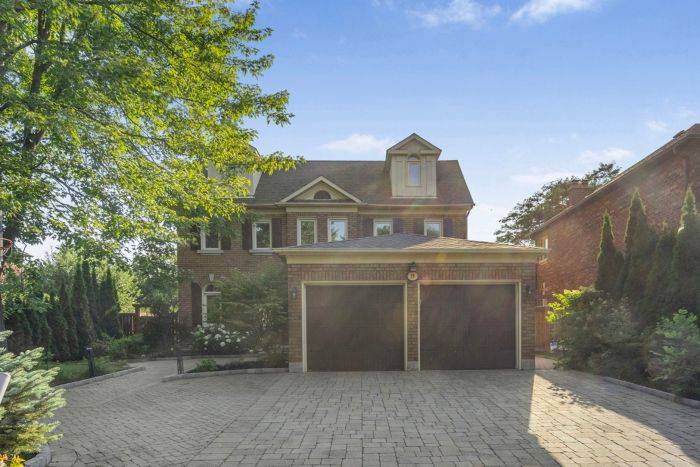 Richmond Hill, ON L4C 9P2,59 Oatlands CRES