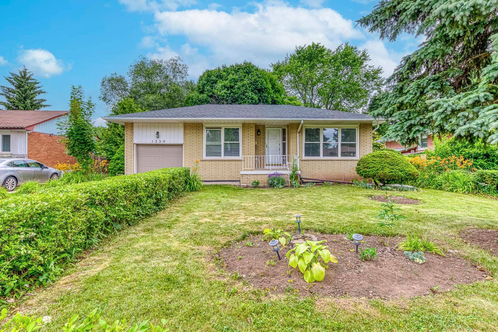 Oakville, ON L6H 1Z3,1259 Montclair DR