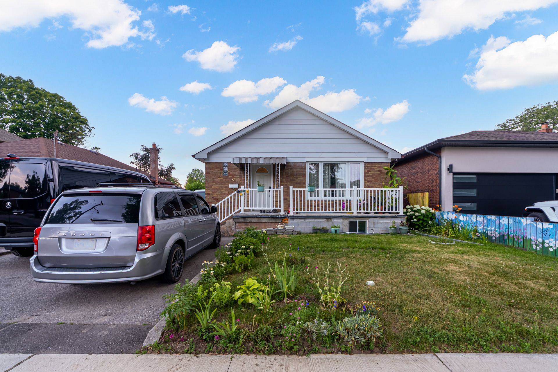 Toronto W06, ON M8W 4B9,16 Treeview DR #Bsmt 1