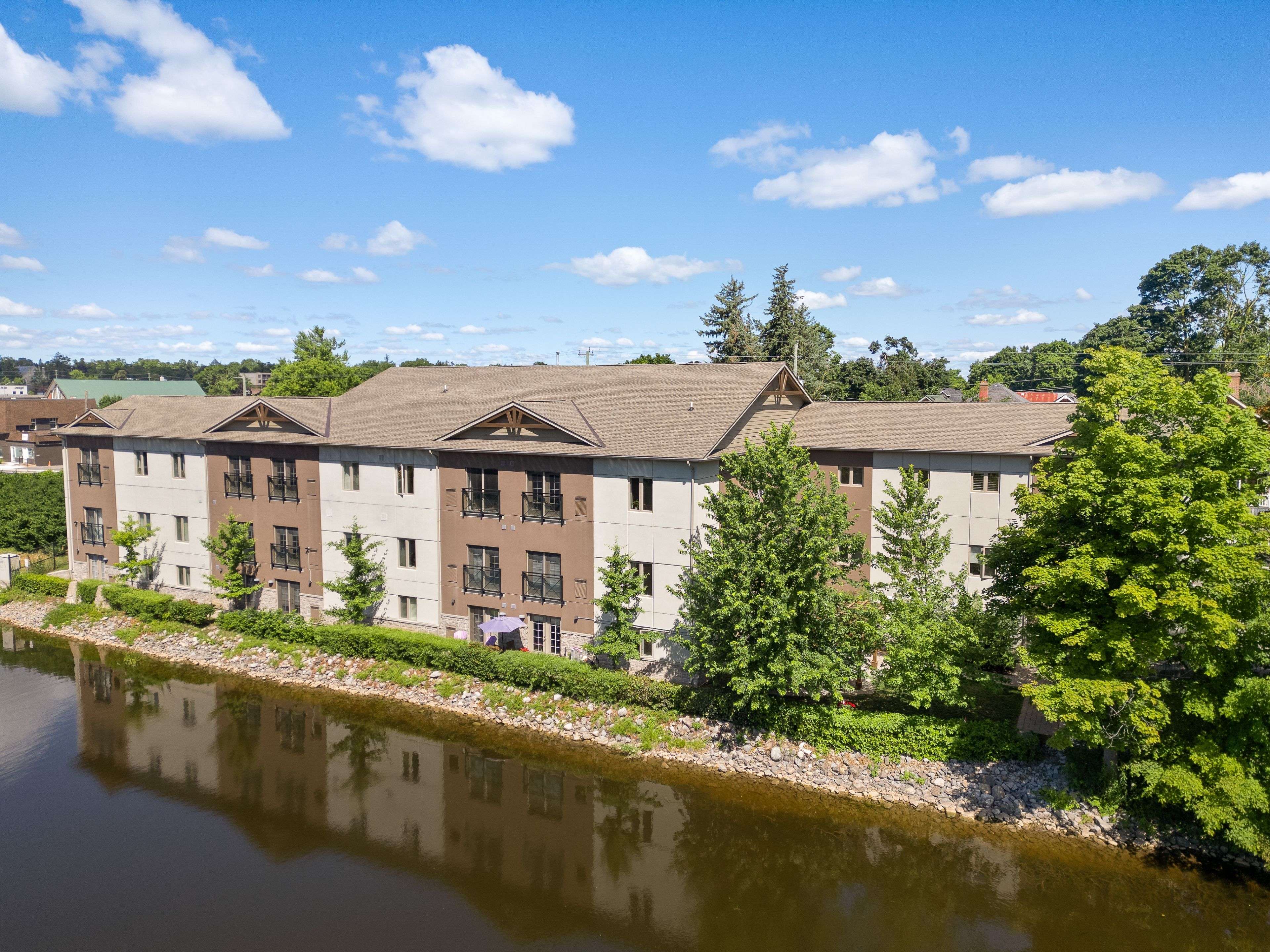 Kawartha Lakes, ON K9V 1C4,25 King ST #102